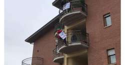            Sisma e tasse, protesta appeso a balcone          