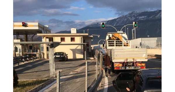                       A25, stop tir e bus tra Pratola e Bussi          