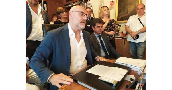                       Chieti, si dimette il sindaco Di Primio          