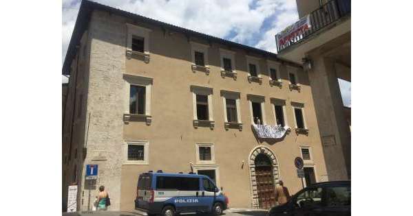                       Protesta anarchici L'Aquila per detenute          