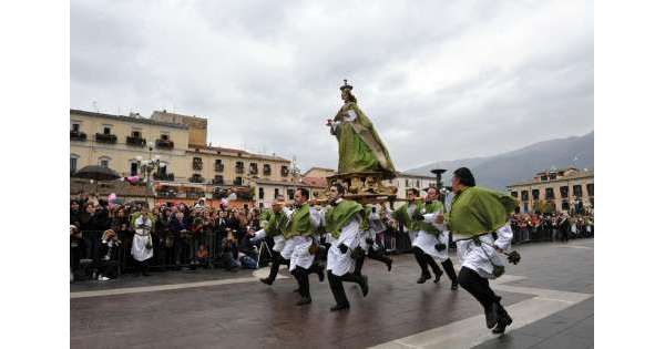 Turismo. Stop alle prenotazioni per Pasqua ed estate          