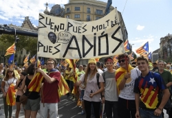 Spagna, contro le ambizioni di Barcellona a colpi di editoriali