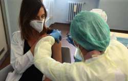 Vaccini Covid dai medici di famiglia, via libera anche in Abruzzo