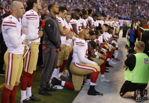 Usa: il vicepresidente Pence abbandona lo stadio dopo il gesto di protesta dei 49ers