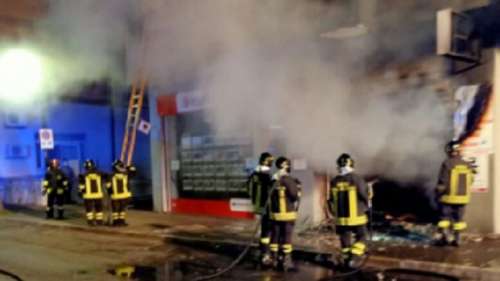 Pescara, in fiamme il negozio di un calzolaio: evacuata intera palazzina