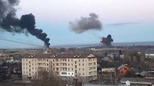 Ucraina-Russia. Civili in fuga. Nato: 'La guerra è in Europa'