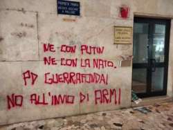 Vandalizzata la sede del PD di Teramo