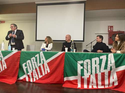 Forza Italia a rapporto all'Hotel Abruzzi. Sul tavolo le alleanze per le prossime elezioni 