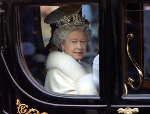 Muore a 96 anni l'ultima regina britannica: la Regina Elisabetta II. Carlo è il nuovo Re