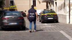 "Market di droga" per giovani a Bisenti e Castiglione MR: operazione della GdF di Pescara 