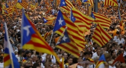 Crisi catalana: pressioni su Puigdemont per rendere effettiva la dichiarazione di indipendenza
