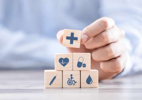 Via libera al provvedimento per coprire il debito sanitario: scontro acceso in Consiglio