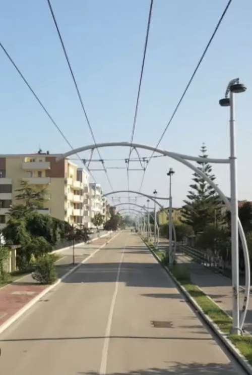 Stop agli e-bus tra Pescara e Montesilvano: la Strada Parco resta chiusa al traffico
