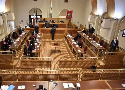 Consiglio regionale il "Salva Casa Abruzzo" e il Registro degli Informatori Scientifici