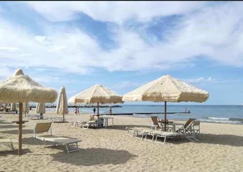 Vacanze al mare:  prezzi record e spiagge sempre più vuote. Per molti italiani è diventato un lusso