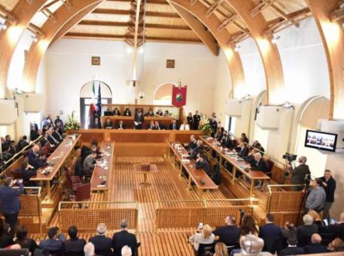 Consiglio regionale approva bilancio consolidato e nuova legge sugli abruzzesi nel mondo