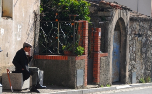 Promesse (regionali) e aiutini (di Stato) non bastano: in Abruzzo è allarme povertà (e spopolamento)