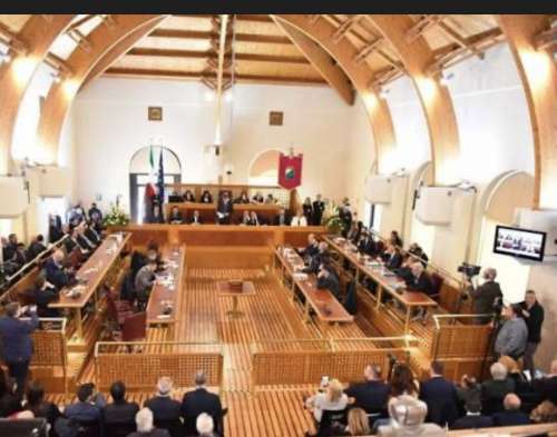 Scontro in Consiglio regionale sull'approvazione di una variazione di bilancio da 8,5 milioni