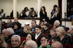 Un teatro che dialoga: Ortona accende il dibattito con Italo Bocchino