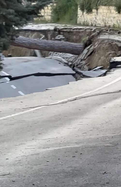 Silvi Alta, la frana che spaventa: case evacuate e collina in movimento