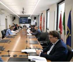 Caos sul Piano Commercio in Abruzzo: scontro aperto tra Giunta e uffici regionali