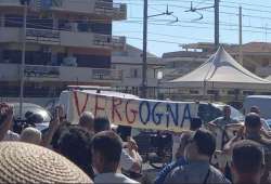 SS16 bloccata dal flash mob a Silvi: cittadini chiedono la riapertura della SP29/B