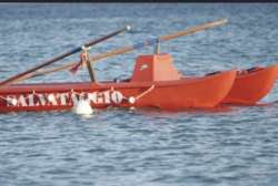 Otto persone salvate in mare tra Val Vibrata e Roseto: decisivo l'intervento dei bagnini