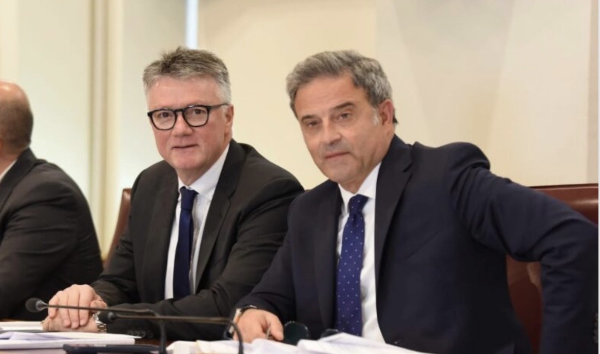 Cavallari e Menna attaccano la Giunta Marsilio: «Il nuovo Atto aziendale non basta»