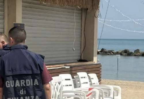 Montesilvano, sequestrato un chiosco sul lungomare: contestati abusi edilizi e occupazione abusiva