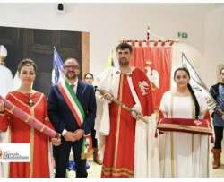  Perdonanza, accesa la fiamma della pace. Per Biondi è l'ultima da sindaco