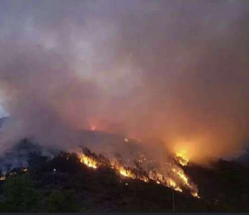 Roccacasale, il vento riaccende l'incendio sul Morrone