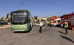 Pescara, 71enne investita e uccisa da un bus al terminal: stava andando dal figlio