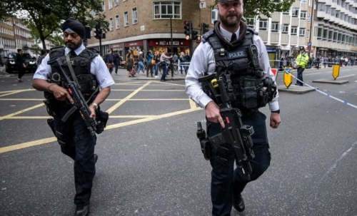 Gran Bretagna, l'anti-terrorismo arresta due ragazzi che programmavano un massacro a scuola