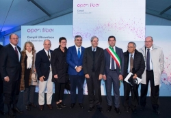 Tutte le promesse di Gentiloni a Campli per l'inaugurazione della banda larga