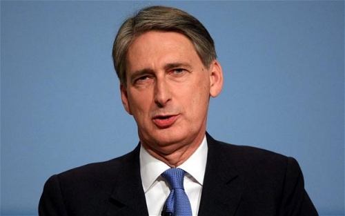Gran Bretagna, con la legge di Bilancio il cancelliere Hammond allenta l'austerità
