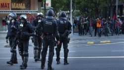 Spagna: Mossos cercano esplosivi durante un'operazione contro il jihadismo