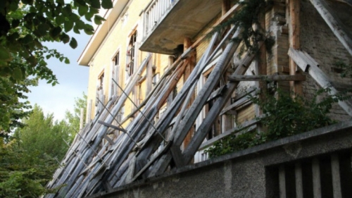 L'Aquila, ricostruzione e inchieste: case marce nelle travi portanti