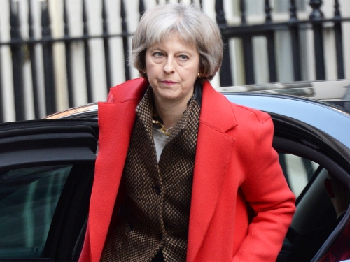 Regno Unito, May spera di restare premier con un parlamento "appeso"