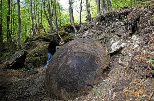 Sorpresa in Bosnia: ritrovata pietra millenaria