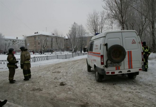 Uomo mascherato assalta una scuola in Russia: almeno 8 feriti