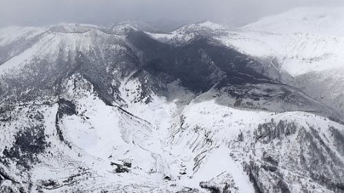 Eruzione e valanga su piste da sci: paura in Giappone