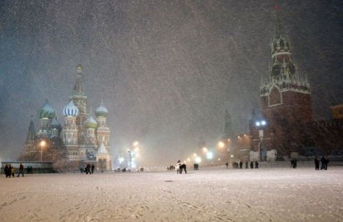 Nevicata record a Mosca in 24 ore: anche un morto