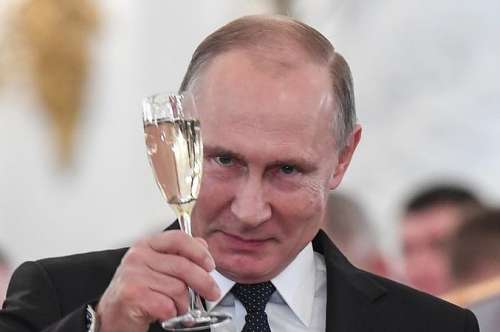 Al Cremlino è un deja vù: Putin trionfa ancora
