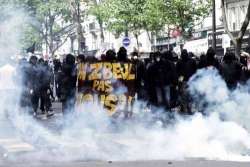 Altro che festa: il 1 maggio a Parigi e Istanbul, tra black bloc e proteste