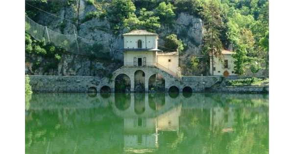                      Lago Scanno tra 9 Bandiere Blu d'Abruzzo          