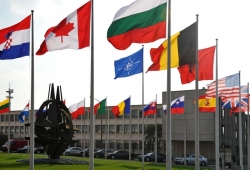 Nato: oggi a Bruxelles riunione ministri Difesa, focus su condivisione oneri e lotta terrorismo
