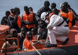 Davanti all'afflusso dei migranti, l'Italia minaccia di chiudere i suoi porti