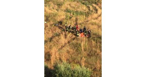                     Si ribalta con l'auto, morto 45enne          