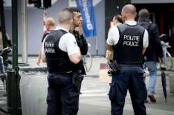 Bruxelles, poliziotto accoltellato: il 