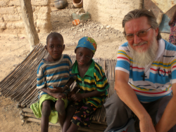 Chi è il sacerdote italiano rapito in Niger